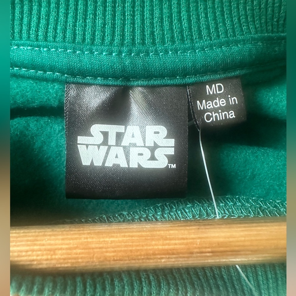 ❌🛑SOLD🛑❌ on ♏️Star Wars Oversized Baby Yoda Sweatshirt - Picture 7 of 9
